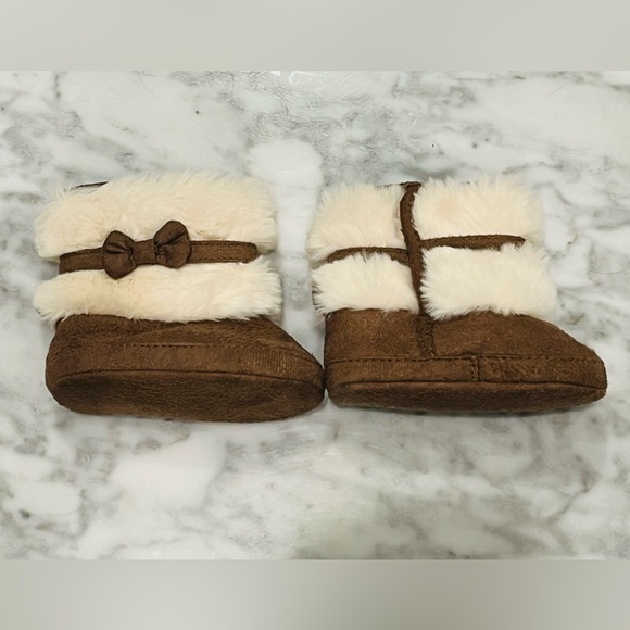 Baby girl Boots 9-12 months - Picture 2 of 3